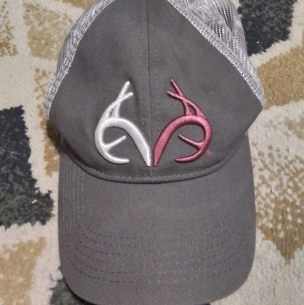 Realtree Gray and White Mesh Cap